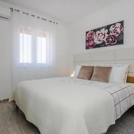 Apartment Deluxe Glamour Fantastic Sea View Near The - By Ta Leut Agency