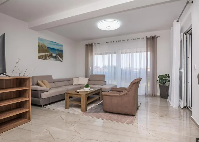 Seaview Glamour - By Ta Leut Agency Vir
